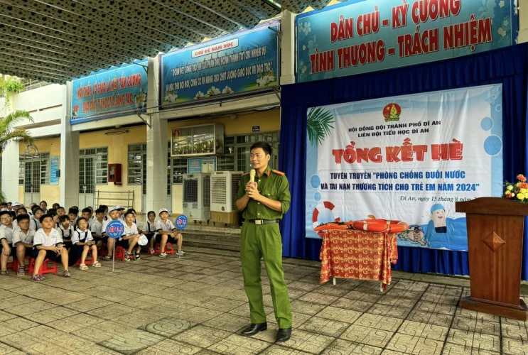 Tổng kết hè kết hợp tuyên truyền phòng chống đuối nước và tai nạn thương tích cho trẻ em