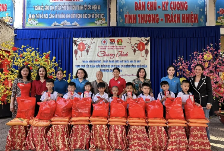 Chương trình “Xuân yêu thương, thắp sáng ước mơ thiếu nhi Dĩ An”