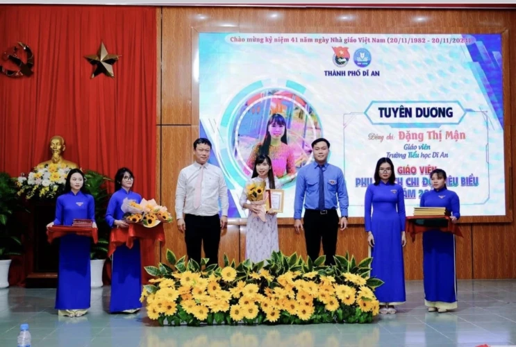 Chúc mừng cô Nguyễn Thị Ngọc Trà và cô Đặng Thị Mận được tuyên dương Giáo Viên Phụ Trách Chi Đội Tiêu Biểu năm 2023