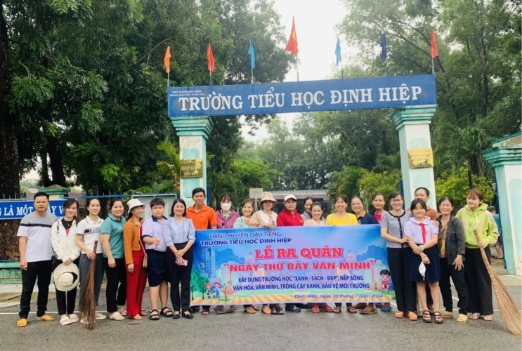 Ra quân "Ngày thứ 7 văn minh"