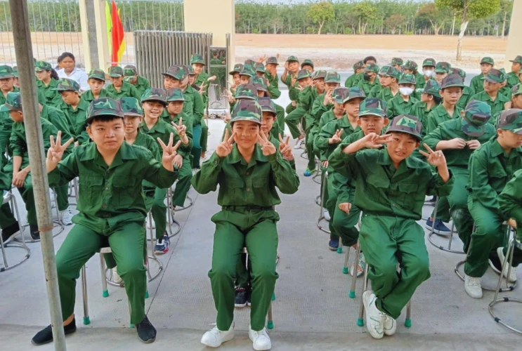 Hoạt động trải nghiệm “Một ngày làm chiến sĩ”