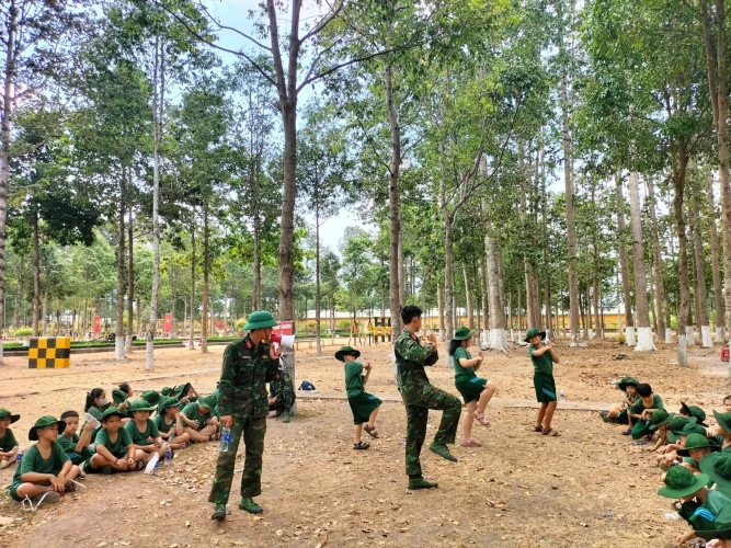 Chương trình học kì quân đội – Một ngày em tập làm chiến sĩ