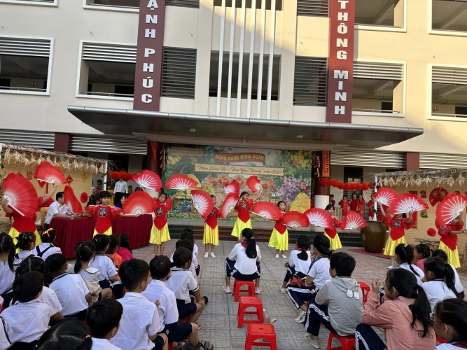 Trường tiểu học Định Hòa 2 tham gia lễ hội Mừng Đảng Mừng Xuân