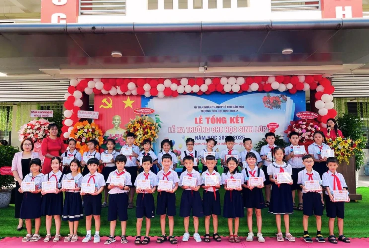 Trường Tiểu học Định Hòa 2 long trọng tổ chức Lễ Tổng kết năm học 2024–2025