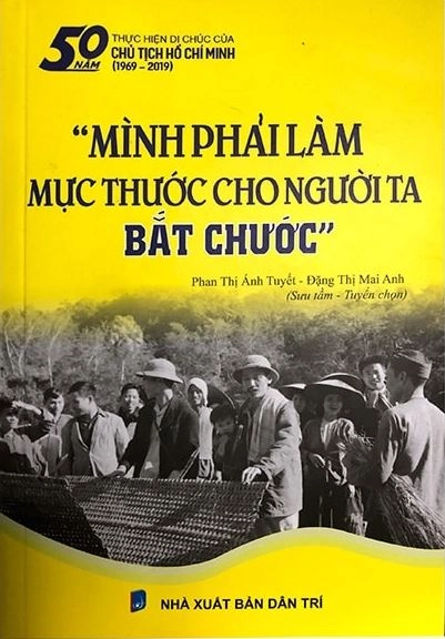Mình phải làm mực thước cho người ta bắt chước