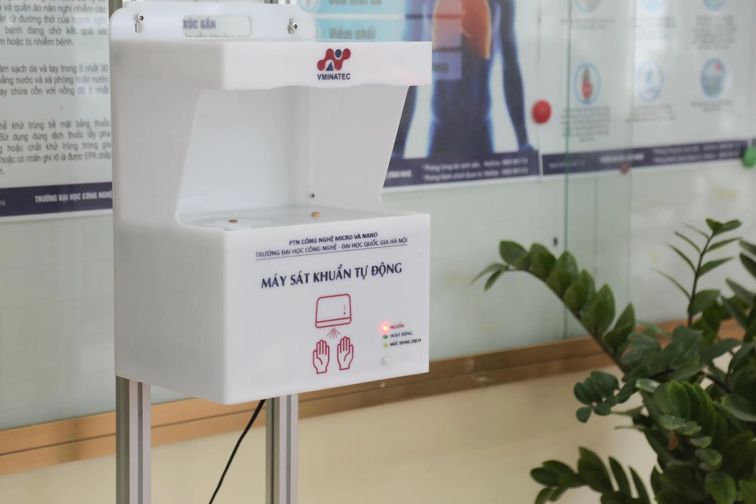 Máy rửa tay sát khuẩn