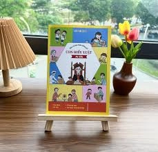 Con hiểu luật xã hội