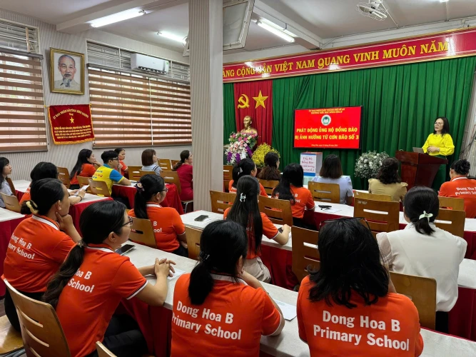 Trường TH Đông Hòa B chung tay ủng hộ đồng bào chịu thiệt hại do bão số 3 gây ra.