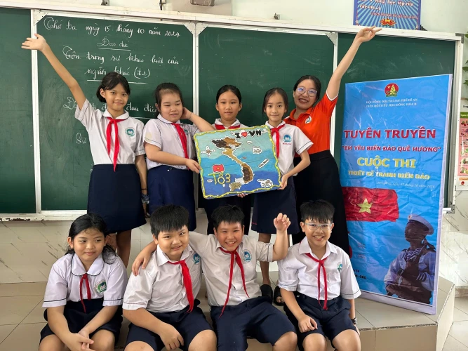 Cuộc thi tìm hiểu và thiết kế tranh chủ đề "Em yêu biển đảo quê hương"