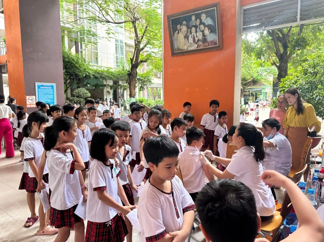 Tiêm phòng sởi - Rubela cho học sinh tiểu học