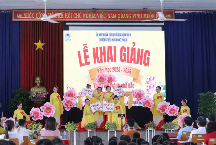 Trường TH Đông Hòa B khai giảng năm học mới: Mùa thu rộn ràng tiếng cười trẻ thơ