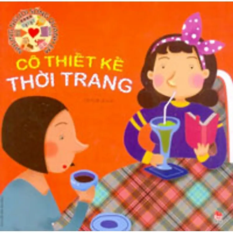 Cô thiết kế thời trang