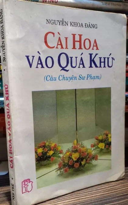 Cài hoa vào quá khứ