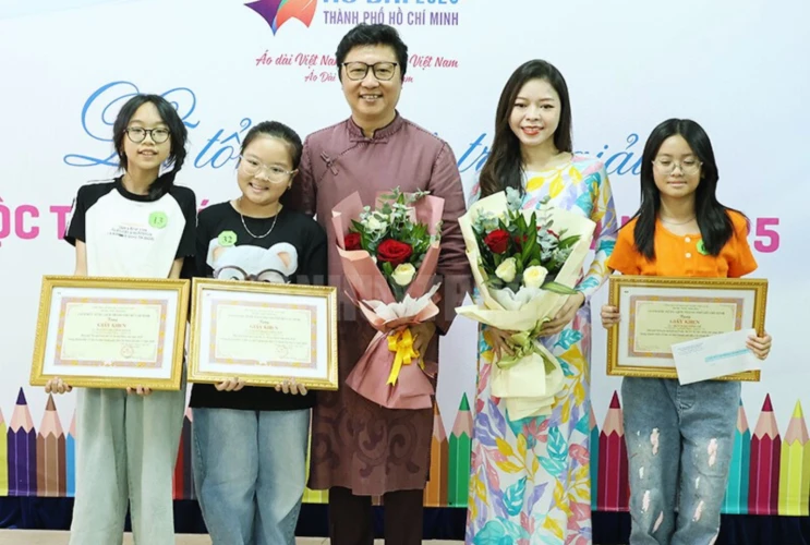 Cuộc thi "Vẽ trên Áo dài năm 2025" tại TP. HCM