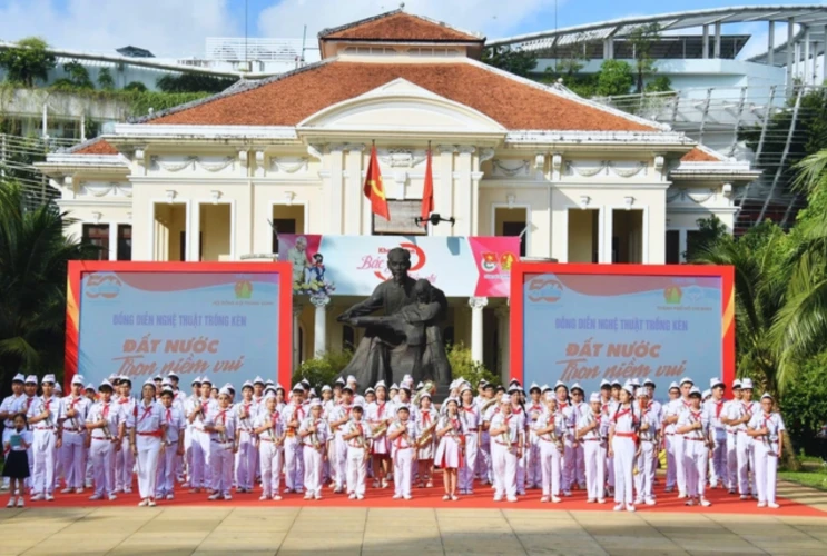 TP. Hồ Chí Minh: Hơn 10.000 thiếu nhi cả nước đồng diễn trống kèn mừng 50 năm thống nhất đất nước