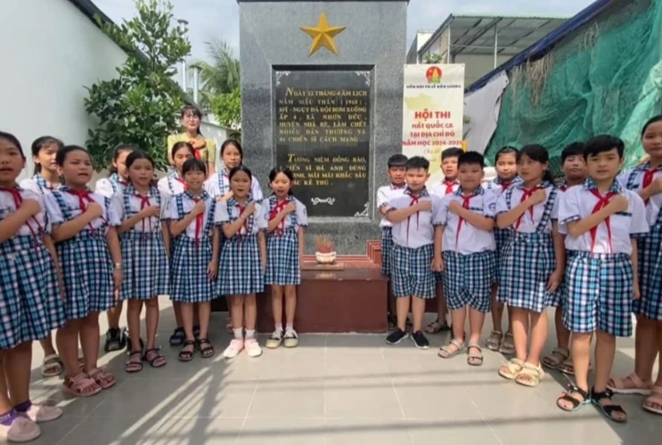 Hội thi “Hát Quốc ca tại địa chỉ đỏ” – Chủ đề “Em yêu Tổ quốc Việt Nam”
