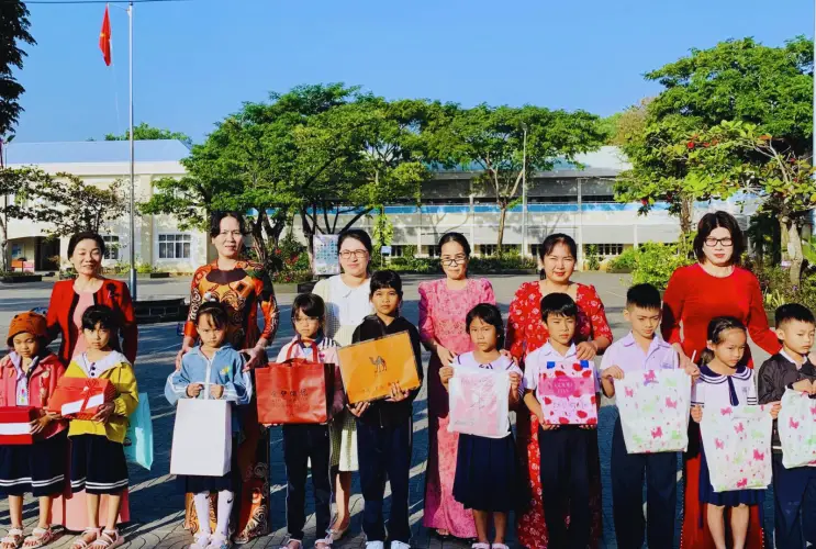 Chương trình “Quà Tết cùng em đến trường” – Chia sẻ tình thương, tạo động lực học tập