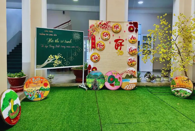 Chào xuân 2025: Hội thi vẽ trên mẹt tròn tại trường Tiểu học Long Liên