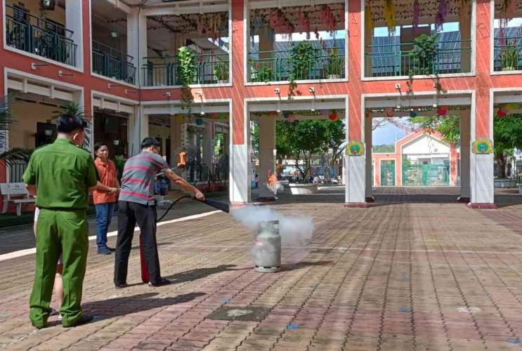 Tập huấn công tác phòng cháy, chữa cháy trong trường học