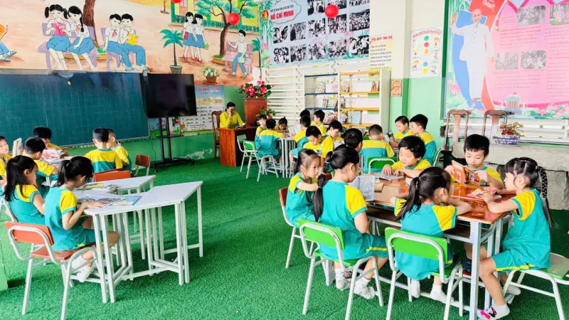 RỘN RÀNG NHỮNG TIẾT ĐỌC SÁCH THẬT VUI TẠI THƯ VIỆN