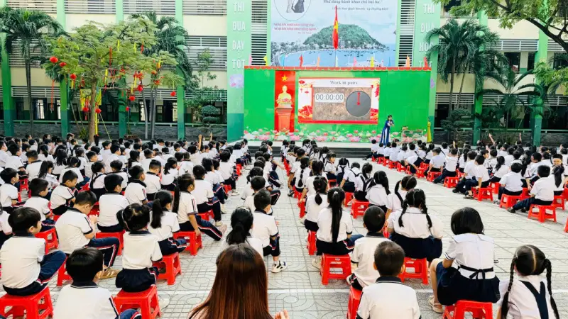 RỘN RÀNG "NGÀY THỨ 5 NGOẠI NGỮ": SÂN CHƠI GIAO LƯU TIẾNG ANH ĐẦY HỨNG KHỞI