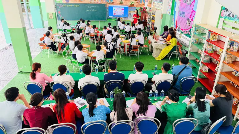 Tiết học “Hoa mai vàng” – Tiếng Việt lớp 2A1 tại Thư viện mở