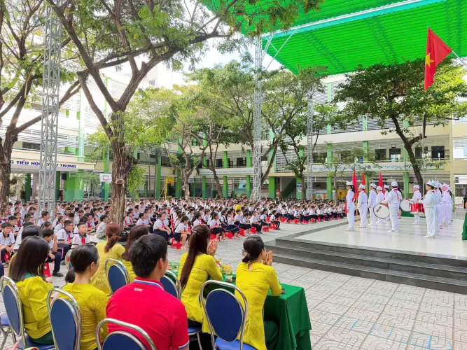 CHÀO CỜ ĐẦU TUẦN – LAN TỎA GIÁ TRỊ, VINH DANH NỖ LỰC, KHỞI ĐẦU TUẦN MỚI ĐẦY HỨNG KHỞI