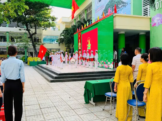SINH HOẠT CHÀO CỜ – KHỞI ĐẦU TUẦN MỚI ĐẦY NĂNG LƯỢNG