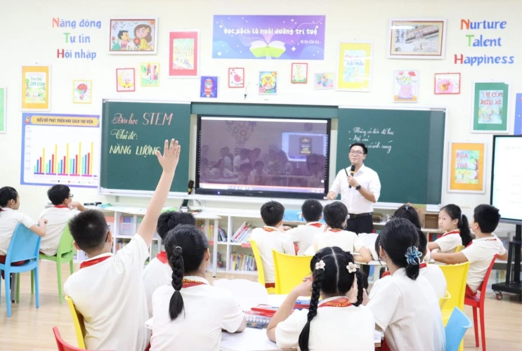 TRƯỜNG NGUYỄN THÁI HỌC VÀ PHAN VĂN TRỊ TRAO ĐỔI, HỌC TẬP CHUYÊN MÔN THÔNG QUA TỔ CHỨC CHUYÊN ĐỀ DẠY HỌC STEM CHO GIÁO VIÊN