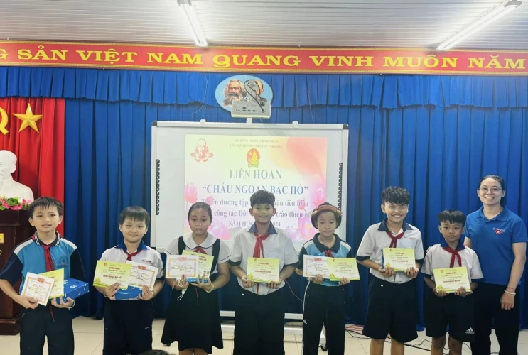 Chương trình Liên hoan “Cháu ngoan Bác Hồ”