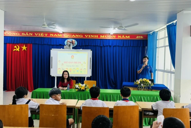 Diễn đàn trẻ em của Liên đội Trường Tiểu học Nhị Đồng