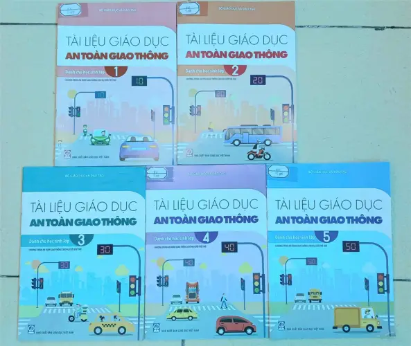 Giới thiệu sách Tháng 9: "Chủ đề an toàn giao thông"