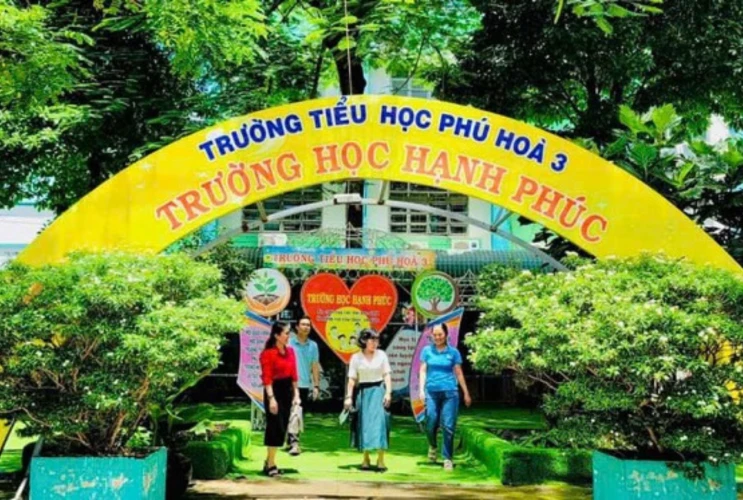 Trường Tiểu học Phú Hoà 3 tiếp đón các thành viên trong tổ kiểm tra số 3 của Phòng giáo dục