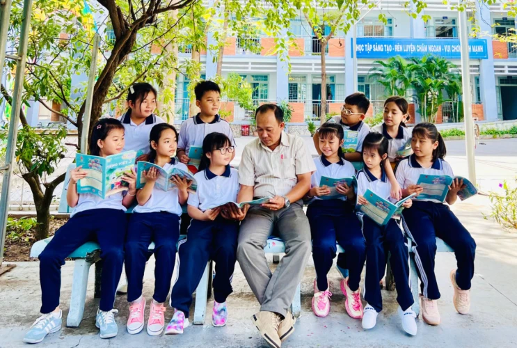 Xây dựng trường học xanh - sạch - đẹp: Giáo viên và học sinh chung tay tạo không gian xanh