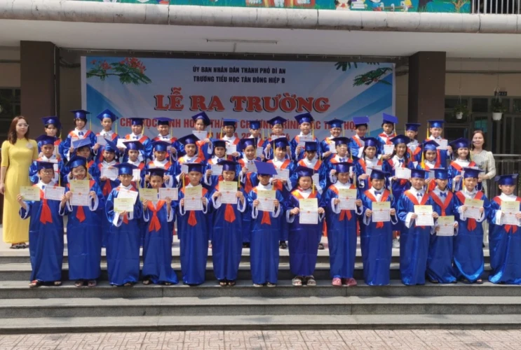 Lễ ra trường và tuyên dương “Cháu ngoan bác hồ” năm học 2023 - 2024