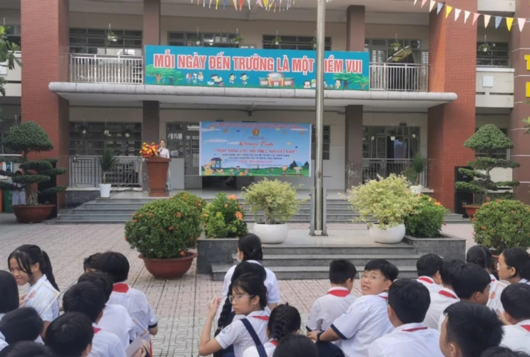 Tổ chức chương trình "Thắp sáng ước mơ thiếu nhi Việt Nam"