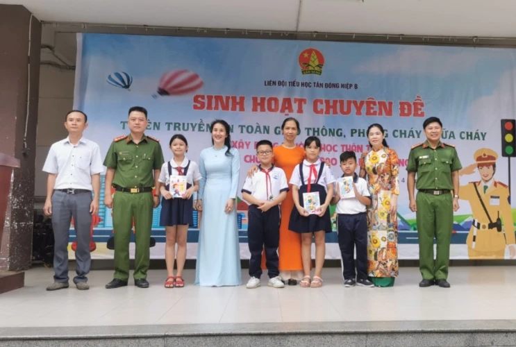 Tổ chức sinh hoạt chuyên đề tuyên truyền an toàn giao thông và phòng cháy chữa cháy