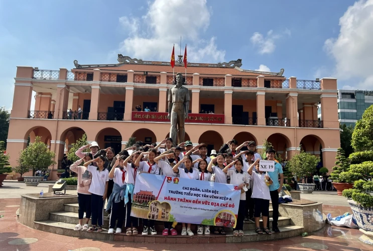 Hành trình về Địa chỉ đỏ của Trường Tiểu học Tân Vĩnh Hiệp A