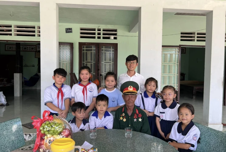 Hoạt động Tri ân cựu chiến binh của Liên đội Trường Tân Vĩnh Hiệp A