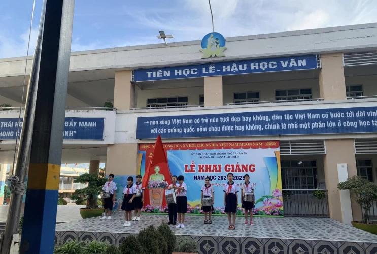 Phát động chủ đề năm học