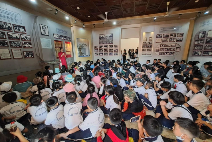 Hành trình đến với địa chỉ đỏ tại Bến Cảng Nhà Rồng