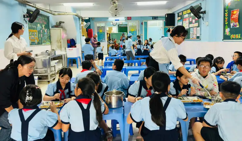 BỮA ĂN BÁN TRÚ - NIỀM VUI CỦA HỌC SINH – SỰ YÊN TÂM CỦA PHỤ HUYNH