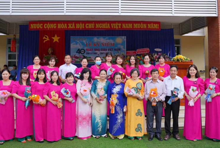 Lễ kỷ niệm 40 năm ngày Nhà giáo Việt Nam (20/11/1982 - 20/11/2022)