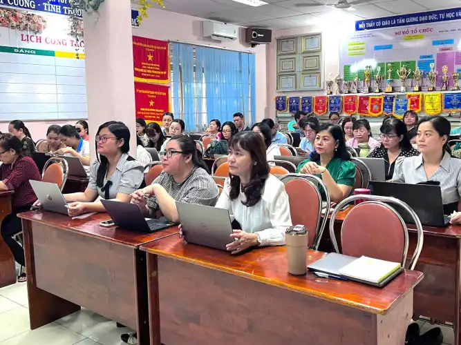 Tập huấn Thư viện số DLib K12 tại trường Tiểu học Trần Bình Trọng