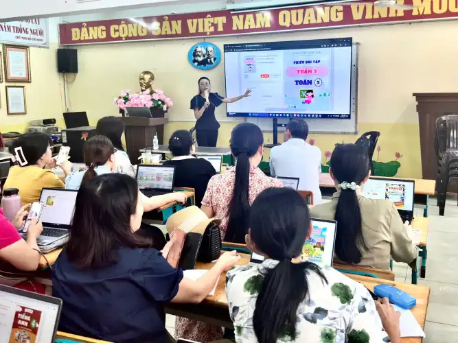 Tập huấn Thư viện số DLib K12 tại trường Tiểu học Trần Nhân Tôn