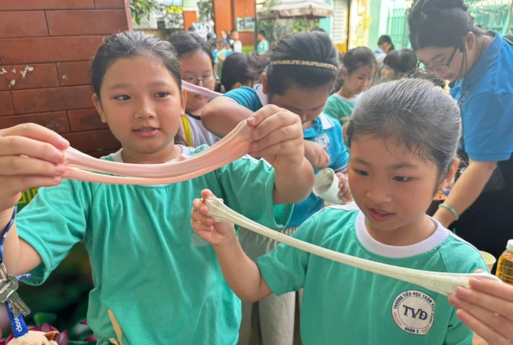 Ngày hội trải nghiệm STEM với chủ đề "Nhà khoa học tí hon"
