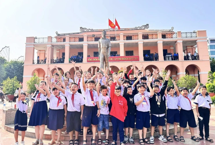 Hành trình “Tìm về địa chỉ đỏ - Tự hào truyền thống, tiếp bước cha anh”