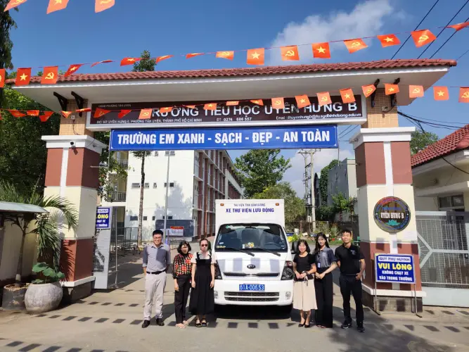 Thư viện Trường Tiểu học Uyên Hưng B tổ chức phục vụ sách lưu động  chuyến xe “Hành trình ánh sáng tri thức” năm 2026
