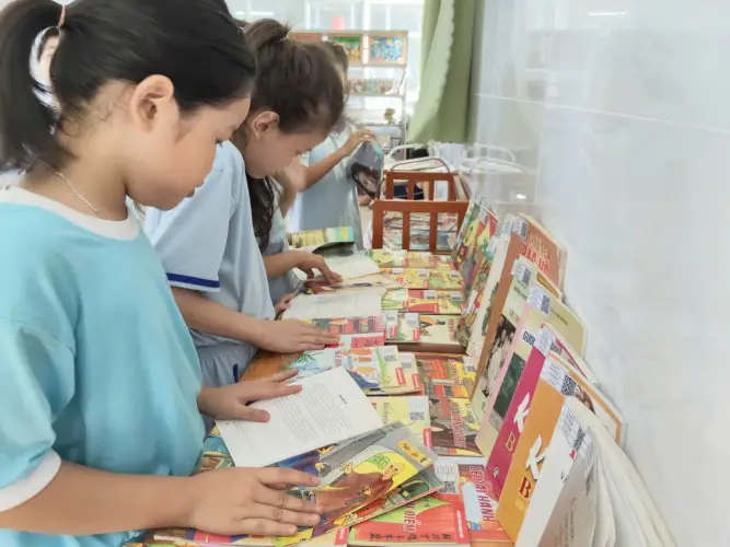 Giờ đọc sách tại Thư viện một hành trình khám phá đầy niềm vui và bổ ích đối với mỗi học sinh.