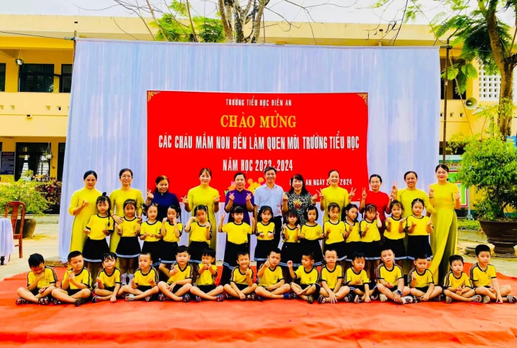 Trường Mầm non Phong Hiền I tổ chức hoạt động trải nghiệm "Làm quen với môi trường tiểu học" cho trẻ 5 tuổi